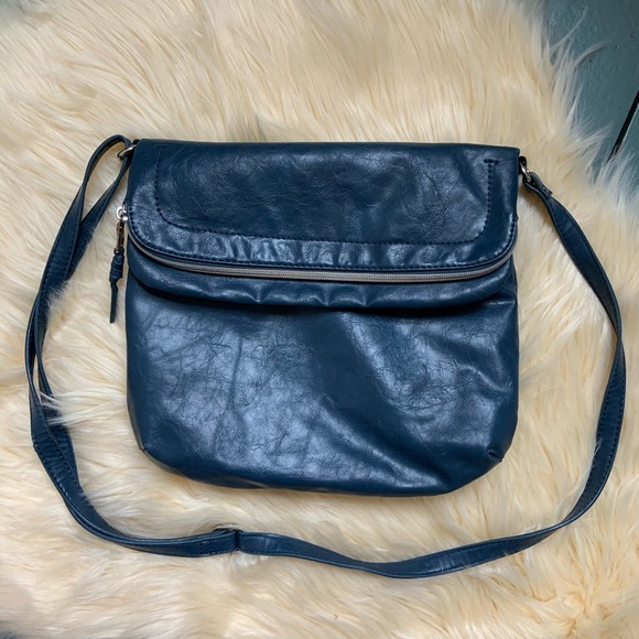 Relic Handbags - 3 for $11 🐟 Relic leather fold-over crossbody